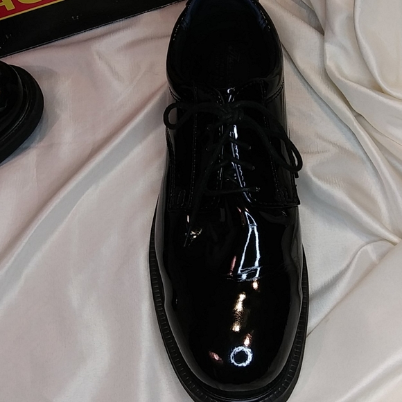 Thorogood Dress Shoes - Picture 7 of 10